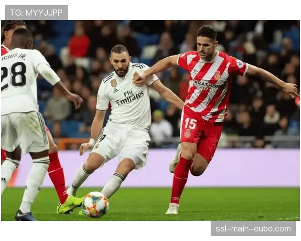 西甲实时：赫罗纳客场2-1领先皇家社会，多夫比克头球破门